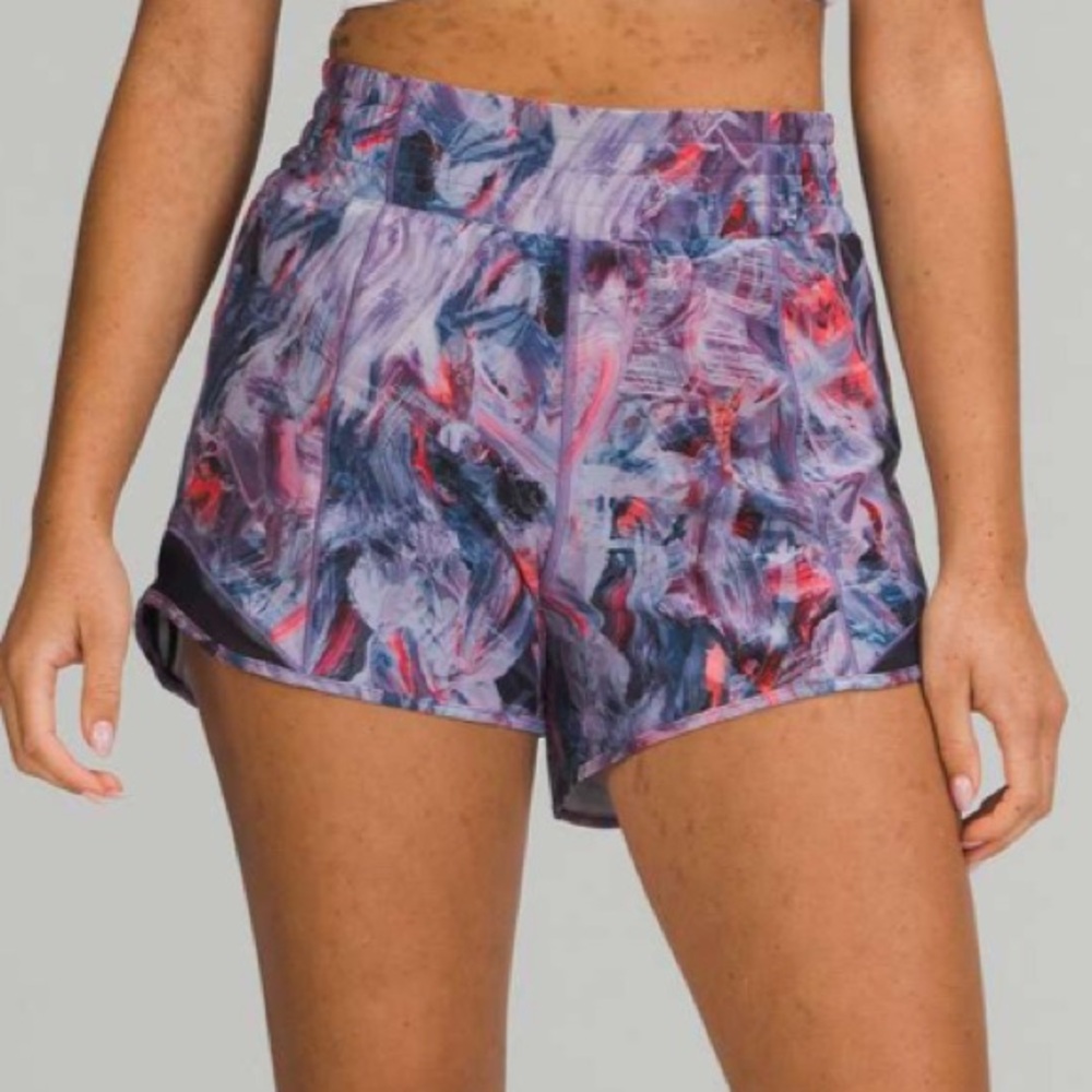 Lululemon Hotty Hot Lined Shorts 4"